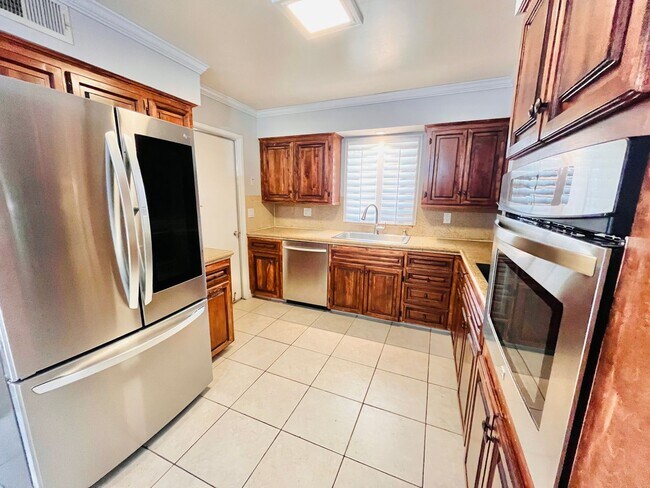 Building Photo - Beautiful 3 Bedroom 2 Bath Home with SOLAR...