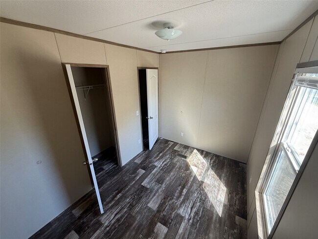 Building Photo - 37019 Gossamer Ln