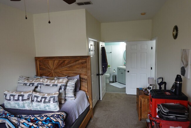 Building Photo - Stone Bridge