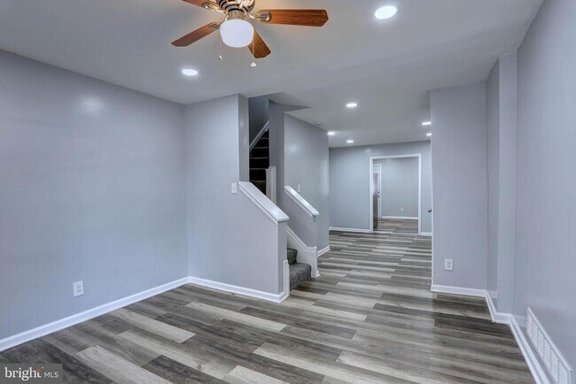 Building Photo - 2506 Lauretta Ave