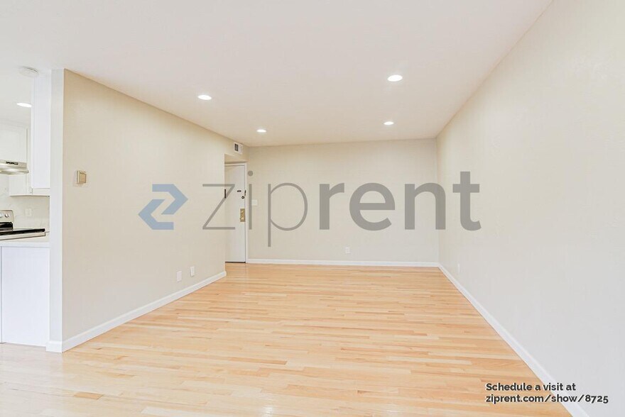 Building Photo - Unit 112