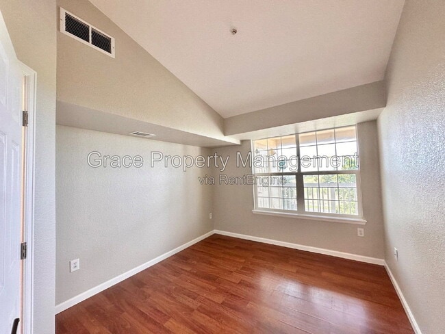 Building Photo - 5735 N Genoa Way