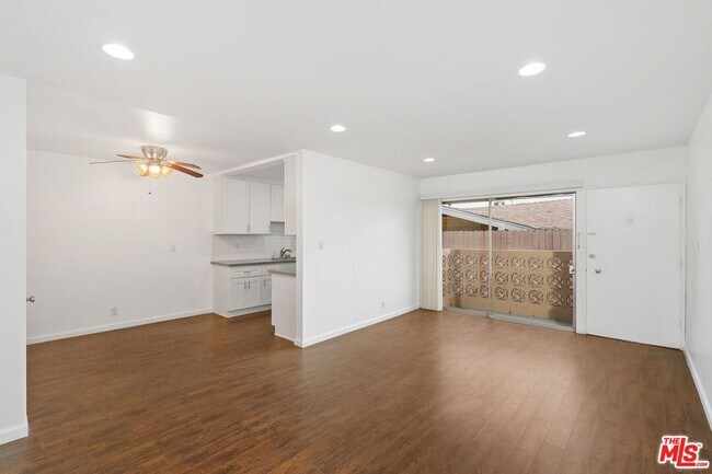 Building Photo - 7550 Fountain Ave