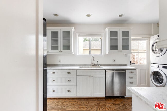 Building Photo - 2127 Benecia Ave