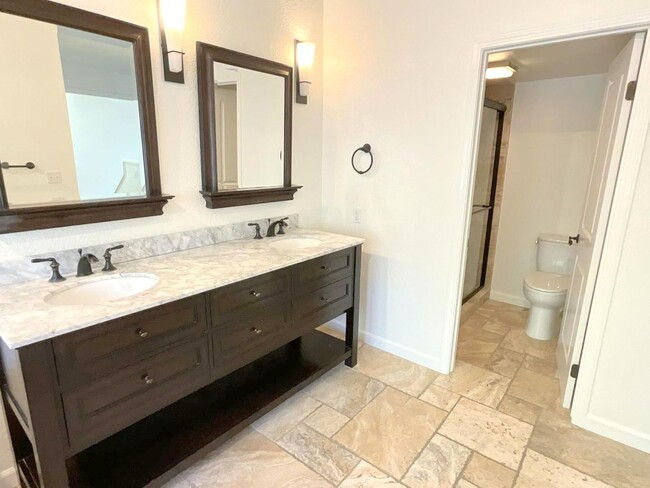 Building Photo - Wonderful Townhome In Walnut Creek Near He...