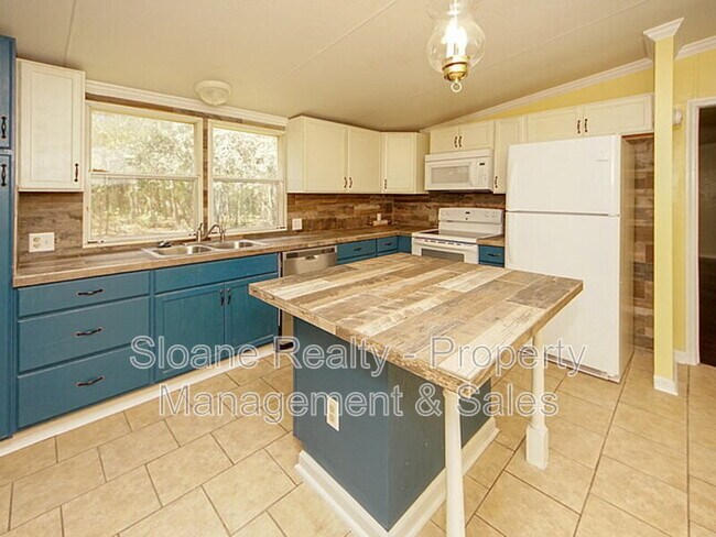 Building Photo - 3184 Sanders Rd
