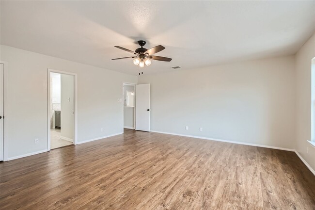 Building Photo - Far Westside 4 bedroom near lackland ready...