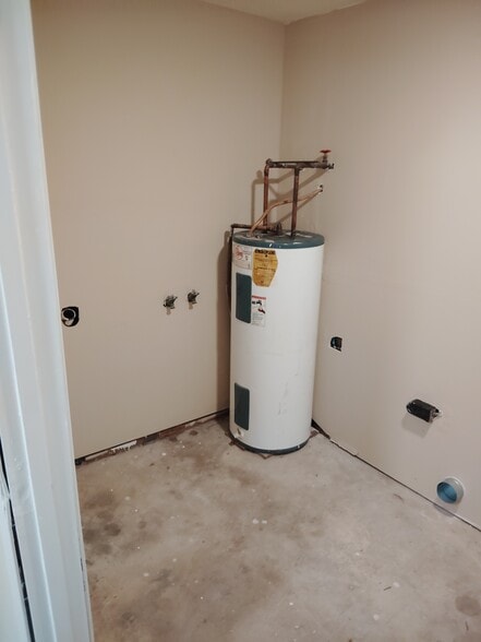 Washer/dryer hookups - 3075 Patricia Dr