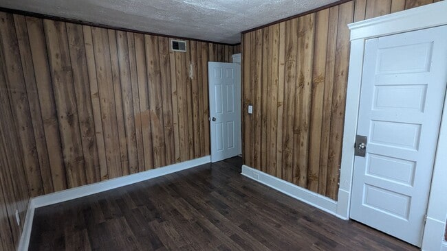 Building Photo - Newly renovated Akron apartment offering spacious rooms and a finished attic for flexible living ...