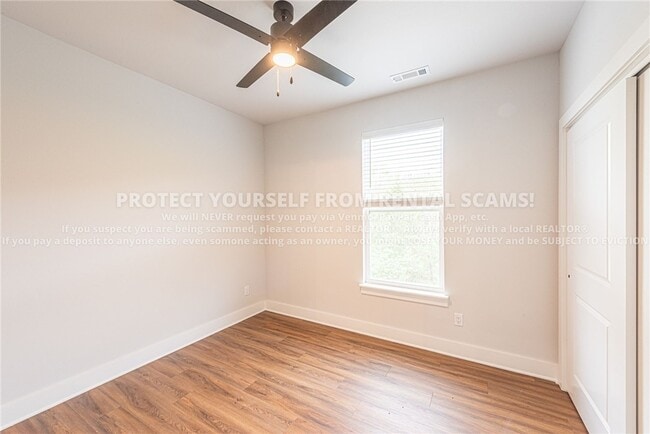 Building Photo - 1047 S Laramie Hts