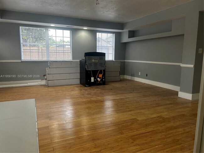 Building Photo - 3720 SW 32 Ave