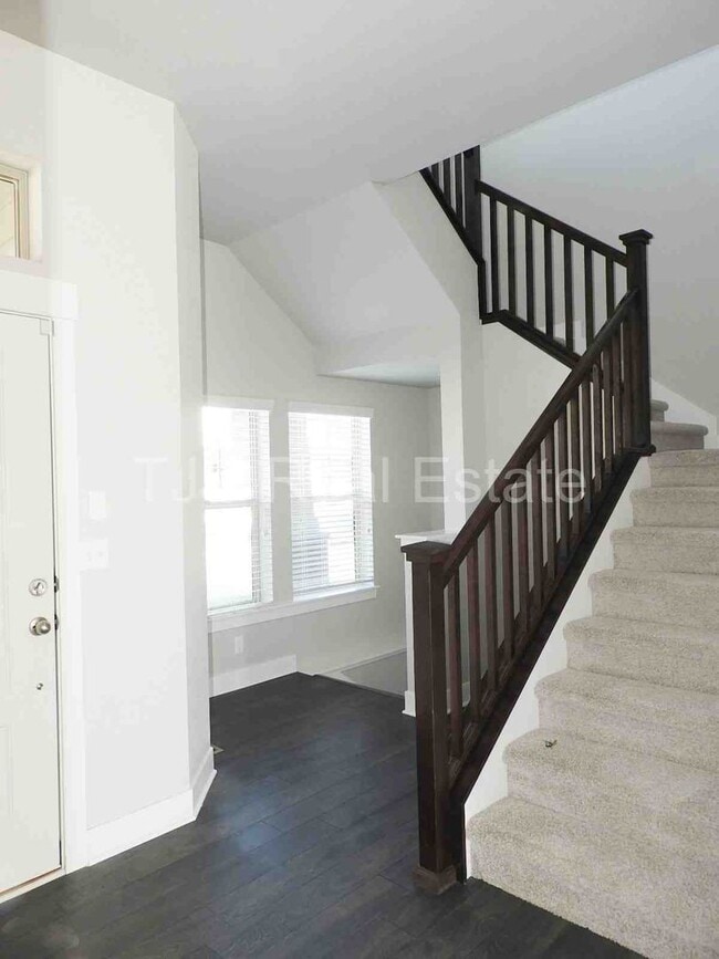 Building Photo - Central Park Home for Rent! Mountain Views!