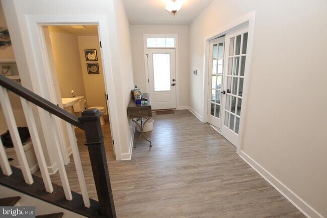 Building Photo - 31219 Barefoot Cir