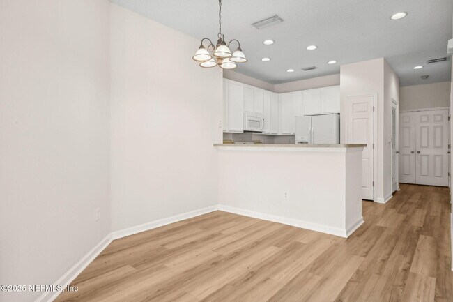 Building Photo - 12301 Kernan Forest Blvd