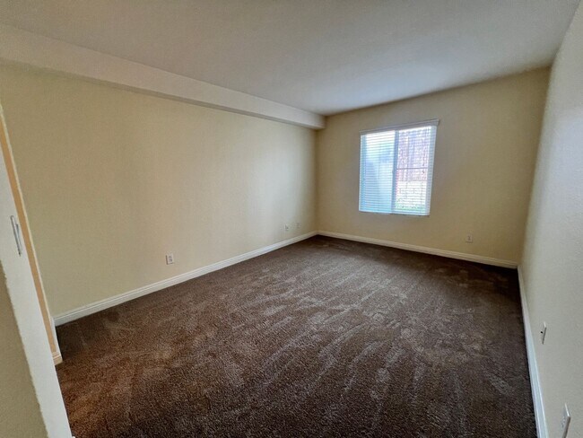 Building Photo - Beautiful Condo For Rent Near in Linda Vista