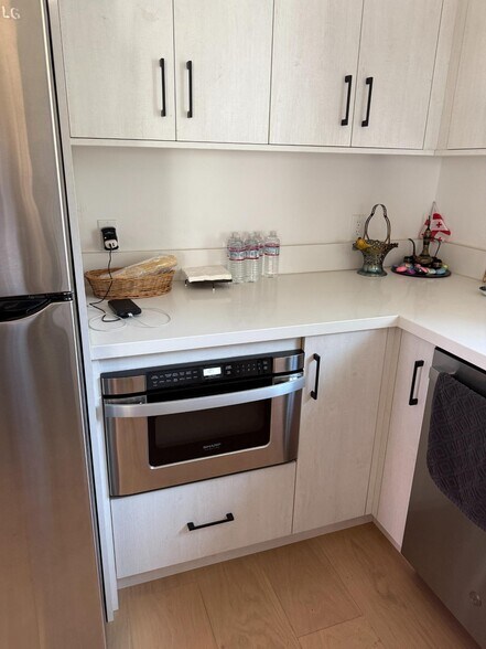 Building Photo - 1510 S Point View St
