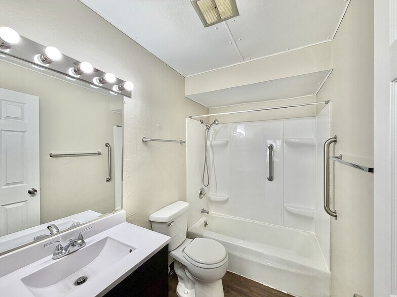 Building Photo - 236 Walworth St