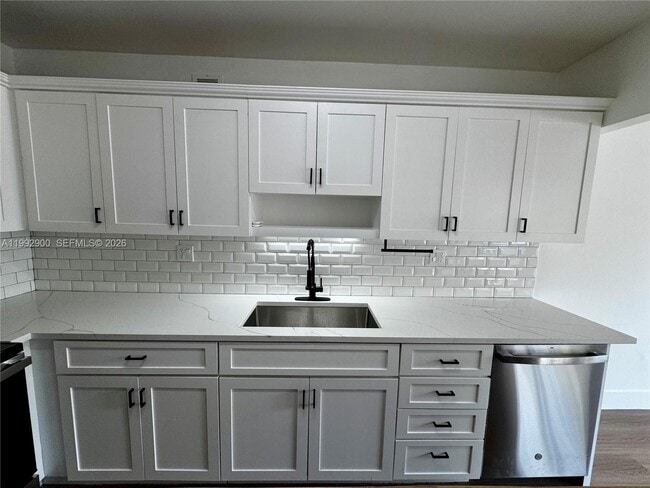 Building Photo - 5900 SW 127th Ave