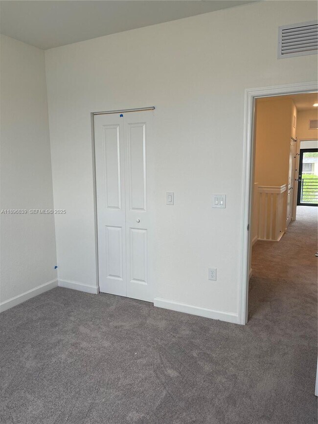 Building Photo - 20588 NE 5th Pl