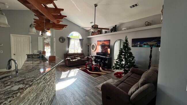 Building Photo - 4516 NW Alsace Ave