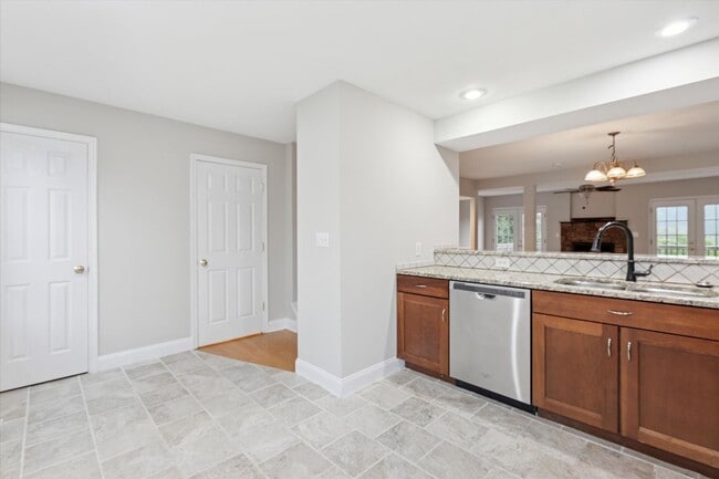 Building Photo - 3B/4B Townhome in Phoenixville!