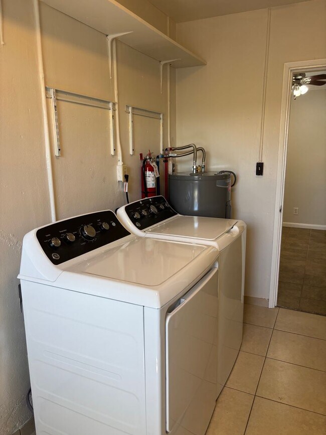 Building Photo - For Rent in Southgate