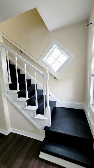 Building Photo - 38 E 32nd St