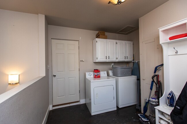 Building Photo - Stunning Remodeled Downtown Craftsman 3BD ...