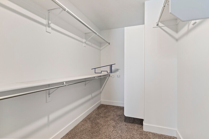 Building Photo - 6471 S Aspen Ln