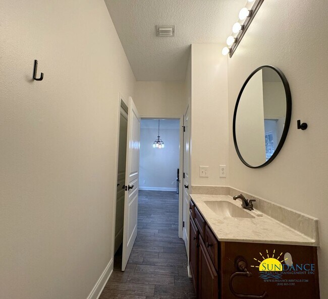 Building Photo - Prime Location: 4 Bedroom Home in Elliot Point Neighborhood, Fort Walton Beach!