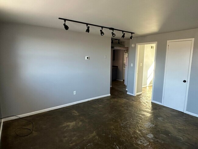 Building Photo - 703 Wilkinson Blvd