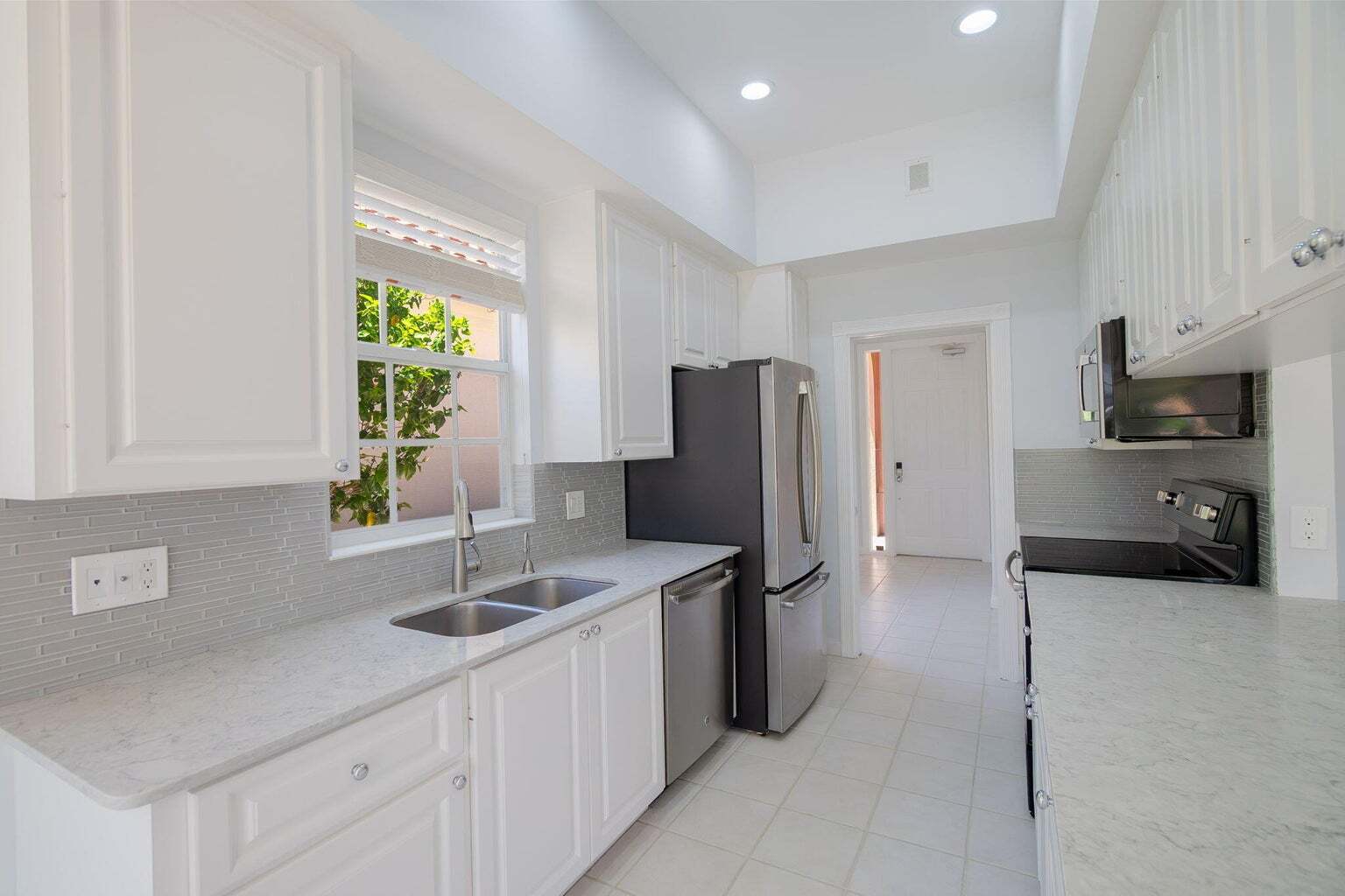 Building Photo - 4786 Blossom Dr