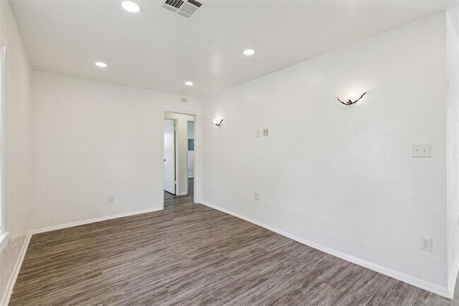 Building Photo - 1006 SE 51st St