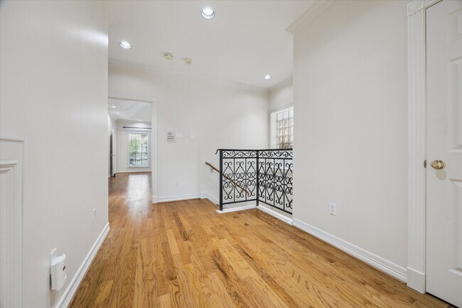 Building Photo - 5308 Hidalgo St
