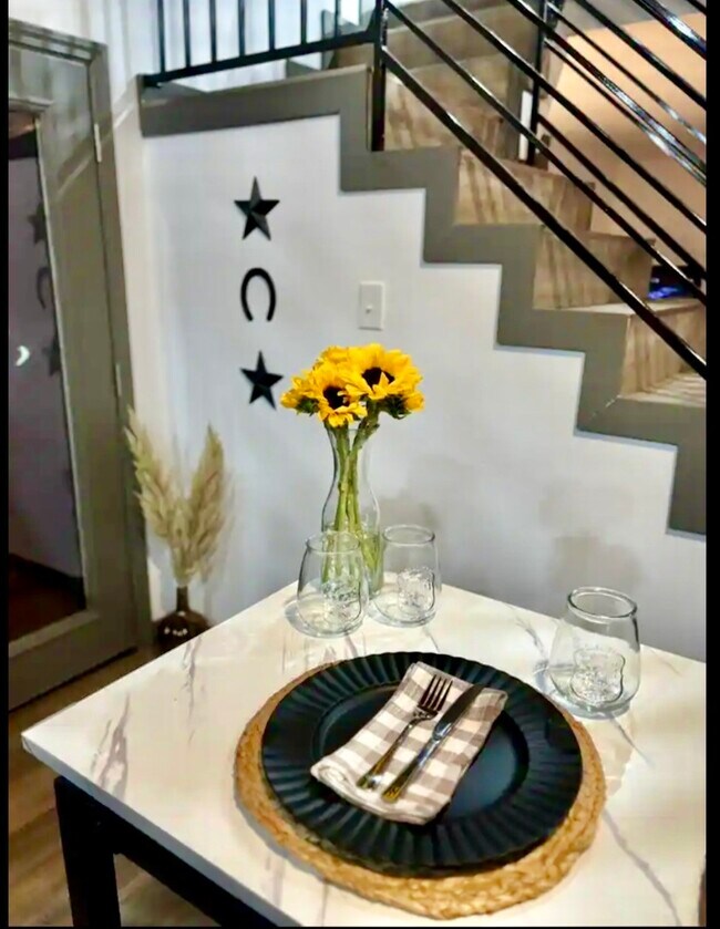 Building Photo - 373 Saddle Surrey Rd