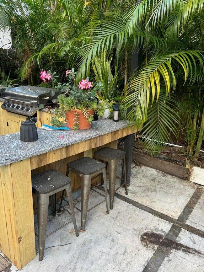 Building Photo - 820 30th St