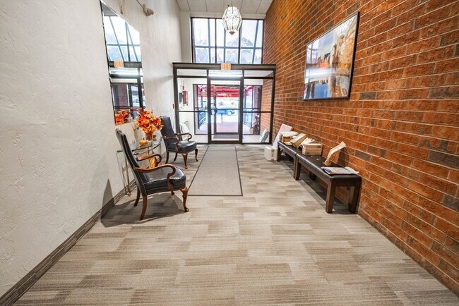 Building Photo - 100 High St