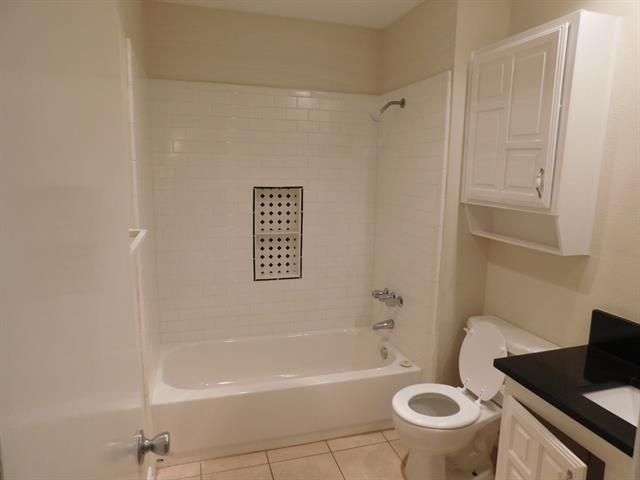 Building Photo - 10371 White Elm Rd