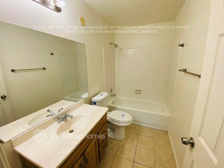 Building Photo - 822 E Gila Ln