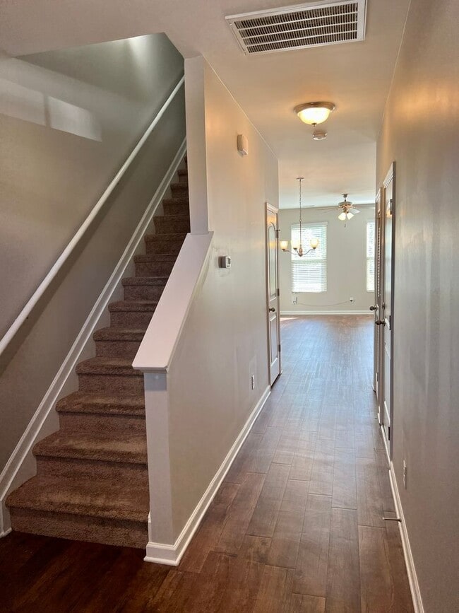 Building Photo - Upscale 3BR 2.5BA Townhome in Blackman!