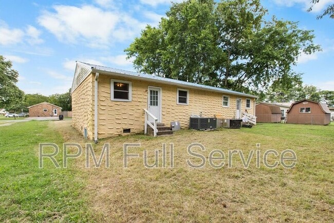 Building Photo - 105 Hubert Dr