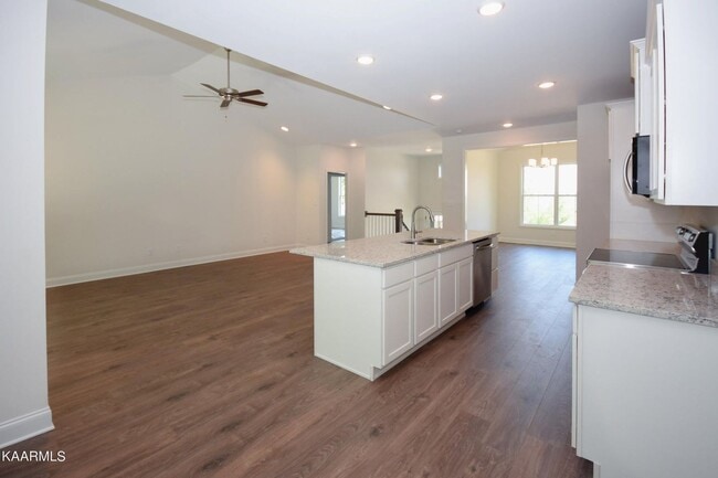 Building Photo - 8135 Vassar Ln