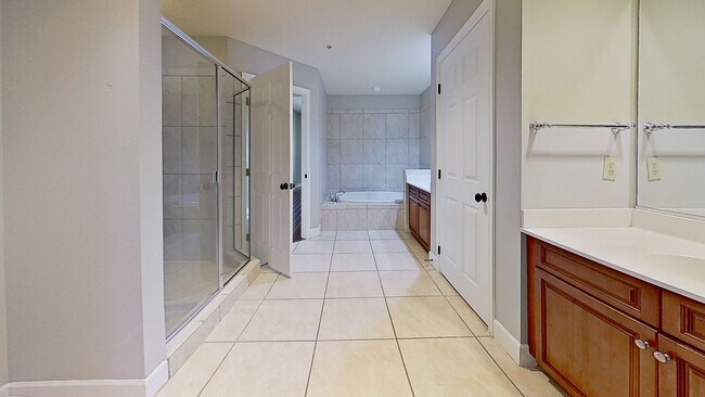 Building Photo - Welcome to San Marco Place!