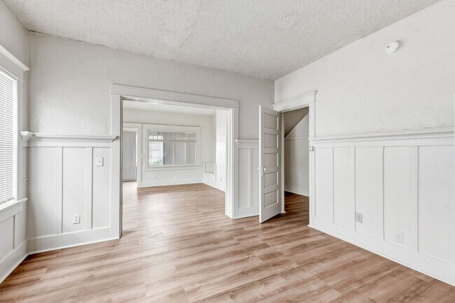 Building Photo - Spacious 1BR + 2.5BA Near USC and DTLA | First Floor Unit