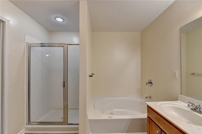 Building Photo - 2602 Pierce Brennen Ct NE
