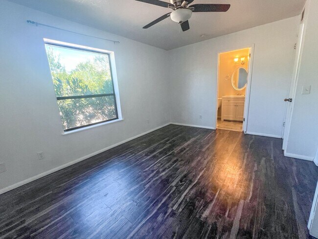 Building Photo - HOUSE - COTTONWOOD