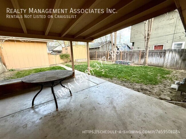 Building Photo - 1617 S Michigan Ave