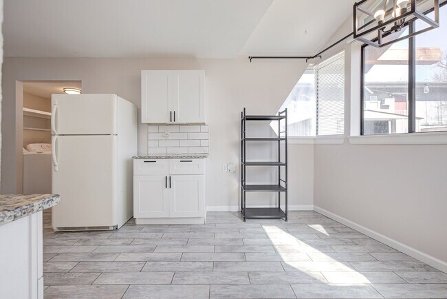 Building Photo - 608 E Eufaula St