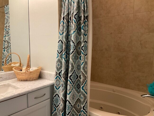 Building Photo - 335 Ahern St