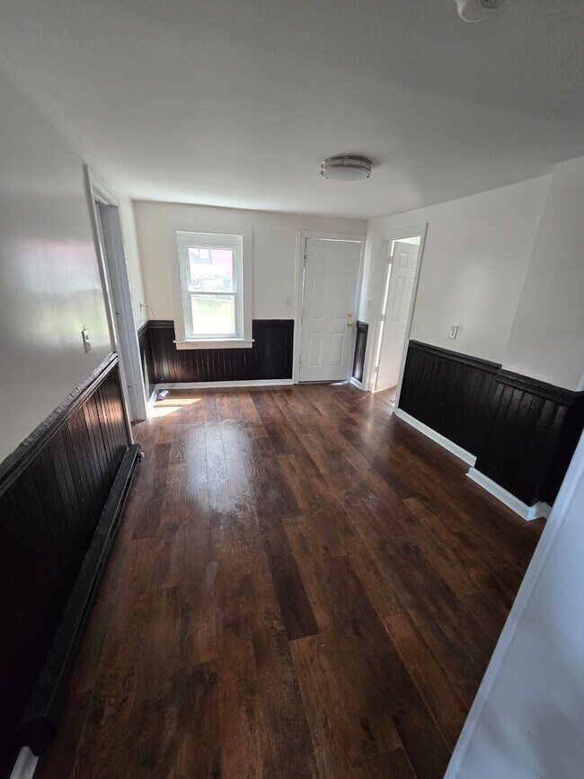 Building Photo - 135 Willow St